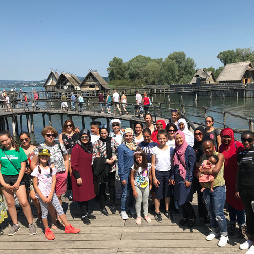 Frauen beim Ausflug am Bodensee